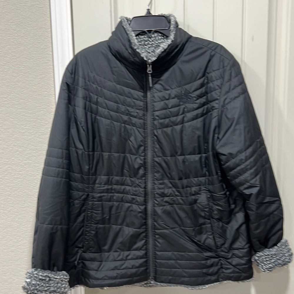 Women’s XL reversible North face Jacket.
